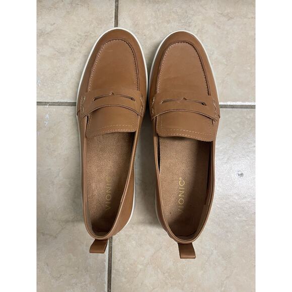 Vionic Women's Uptown loafer shoe slip-on camel leather size 11 preppy casual - Picture 5 of 8
